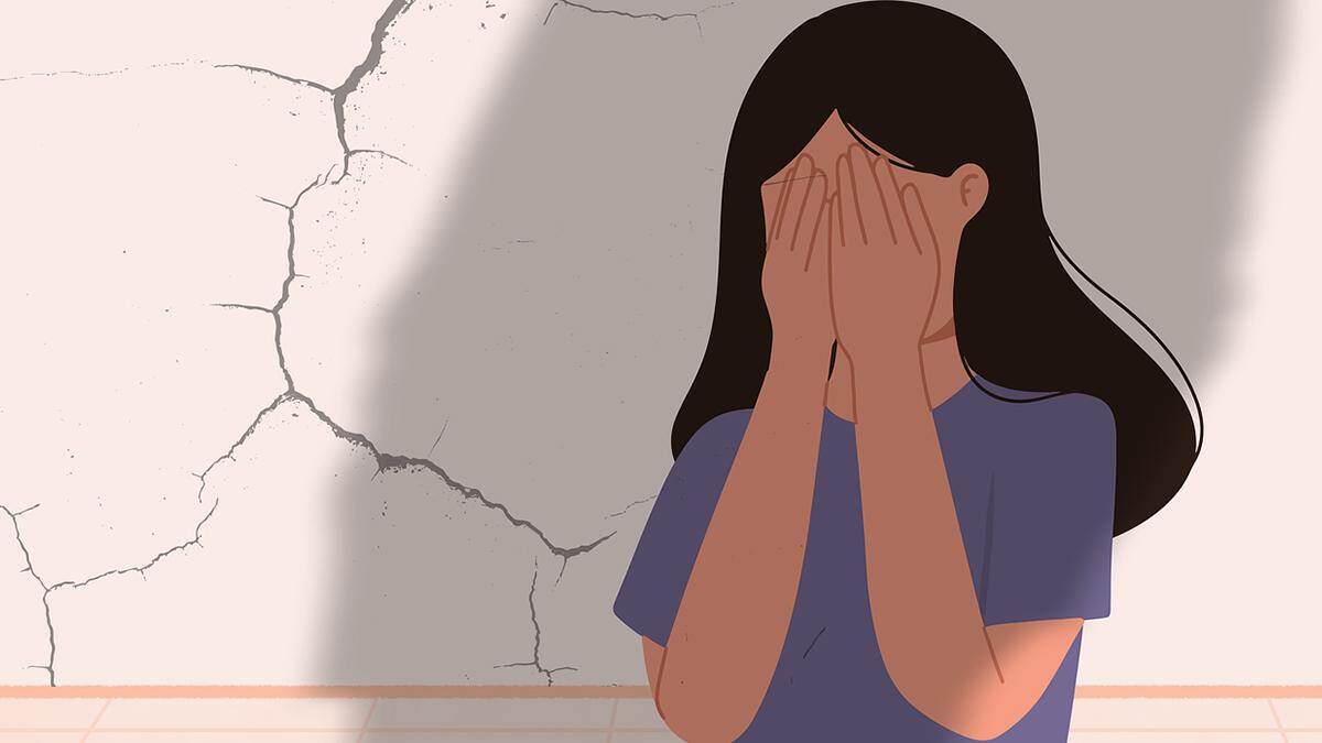 பெண் ஆசிரியையின் அந்தரங்க வீடியோ லீக்; அந்த விசயத்திற்கு சம்மதிக்காததால் 15 வயது சிறார் கும்பல் அதிர்ச்சி செயல்.!