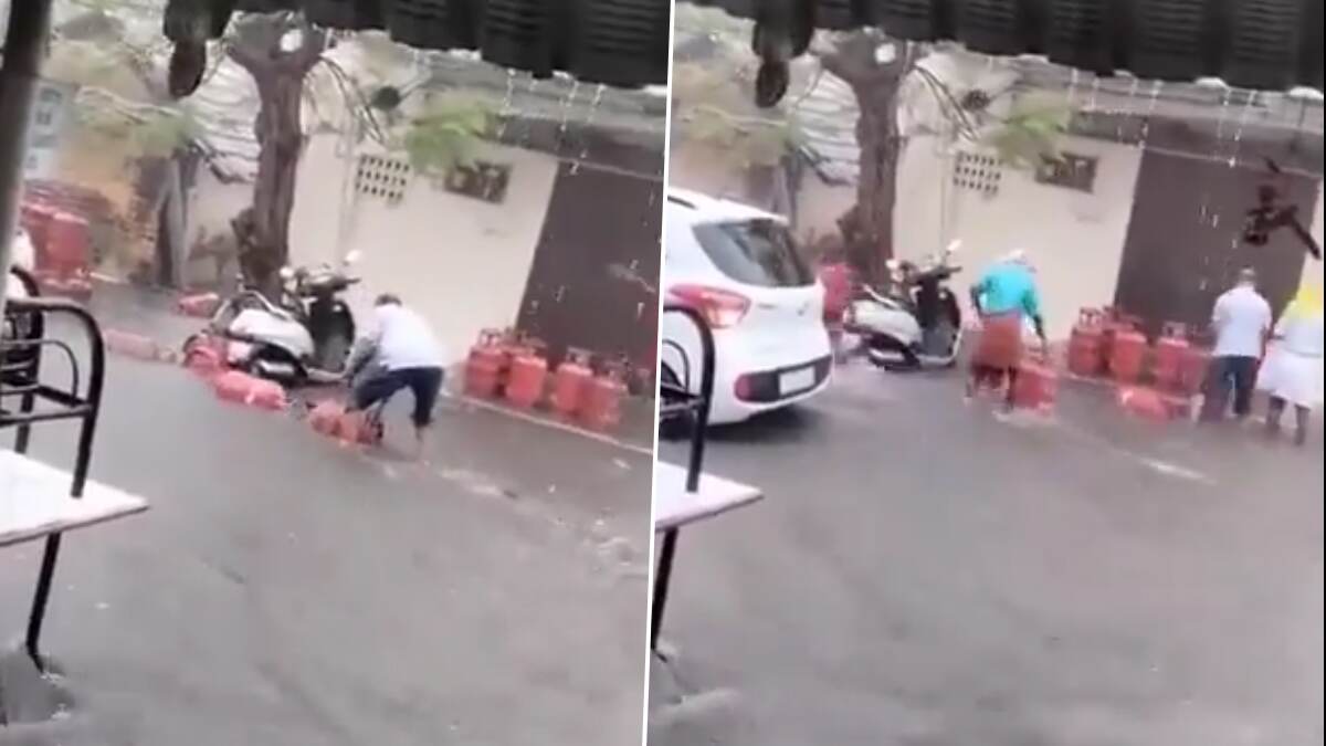 Cylinders Wash Away Due To Heavy Rains: புரட்டி எடுத்த மழை.. மழை நீரில் அடித்துச் செல்லப்பட்ட சிலிண்டர்கள்..!