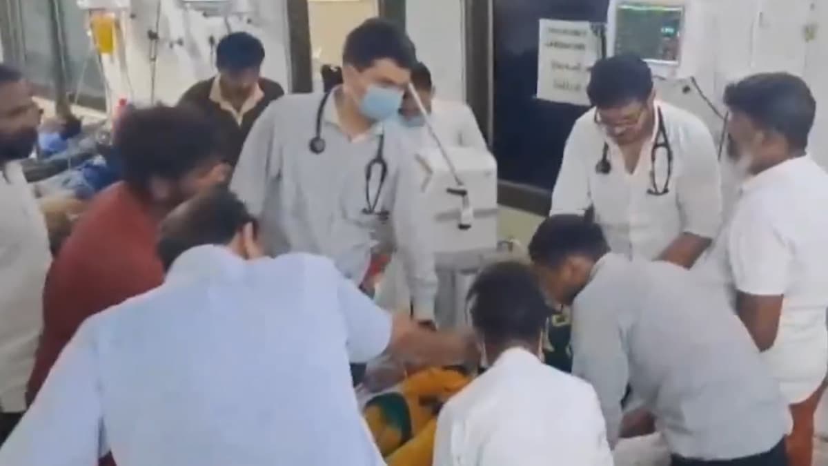 Gujarat Cylinder Explosion: குஜராத்தில் சிலிண்டர் வெடிப்பு.. 80க்கும் மேற்பட்டோர் மருத்துவமனையில் அனுமதி..!