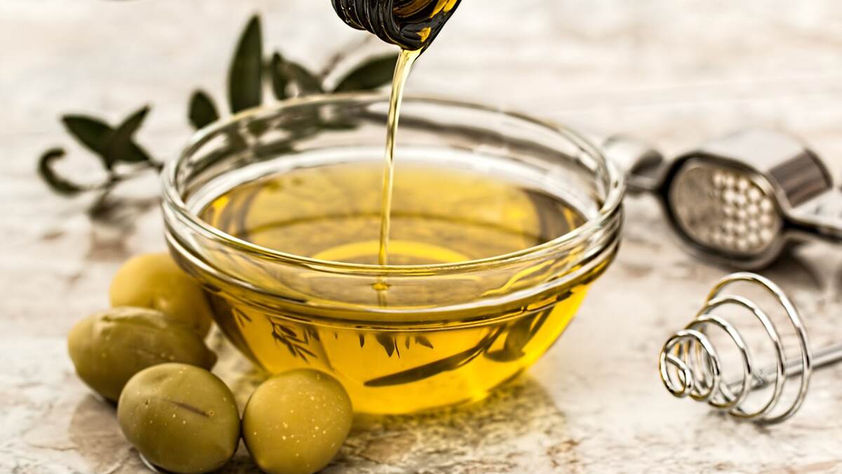 Essential Oils: முடி வளர்ச்சியை ஊக்குவிக்கும் எசன்ஸியல் ஆயில்கள்.. தெரிந்துகொள்ளுங்கள் இங்கே.!