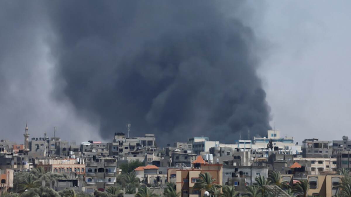 Israeli Strikes in Rafah: கட்டிடங்களை குறிவைத்து தாக்கிய இஸ்ரேல் இராணுவம், டென்ட்டில் குடியிருந்த 35 பேர் பரிதாப பலி.!