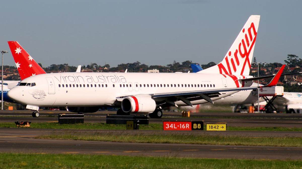 Man Arrested For Running Naked Inside Flight: ஆடையை அவிழ்த்து போட்டு, விமானத்தில் நிர்வாணமாக ஓடி அதிர்ச்சி தந்த பயணி; நடுவானில் களேபரம்..!