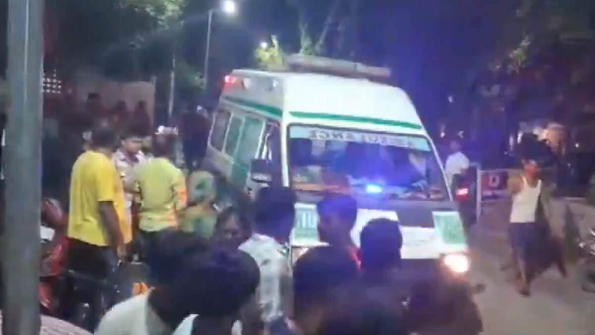 Firecracker Explosion: பூரி சந்தன் யாத்திரையில் பட்டாசு வெடித்து சிதறல்; பலர் படுகாயங்களுடன் மருத்துவமனையில் அனுமதி..!