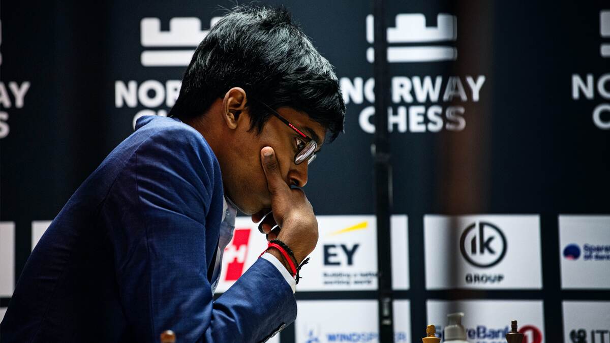 Pragg stuns World Champion Ding Liren of China: சீன வீரரை செஸ் போட்டியில் மண்ணைக் கவ்வவைத்த இந்தியனாக பிரக்யானந்தா; நார்வே செஸ் போட்டியில் அசத்தல்.!