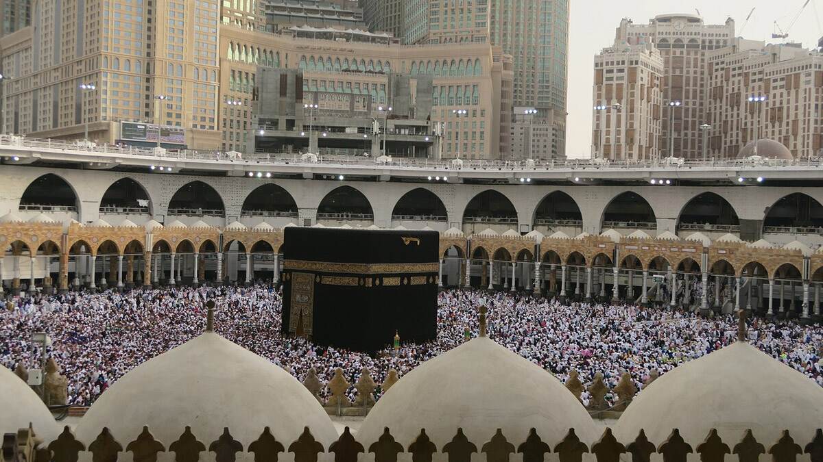 Haj Pilgrims Die From Heat: சவுதி அரேபியாவில் கொளுத்தும் வெயில்.. 1000க்கும் மேற்பட்ட ஹஜ் பயணிகள் பலி..!