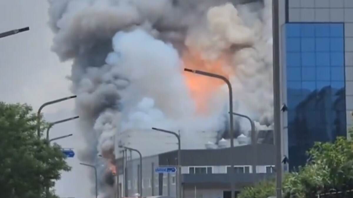 Battery Plant Fire Explodes: பேட்டரி தயாரிப்பு தொழிற்சாலையில் பயங்கர தீ விபத்து; 22 பேர் உடல் கருகி பரிதாப பலி.!