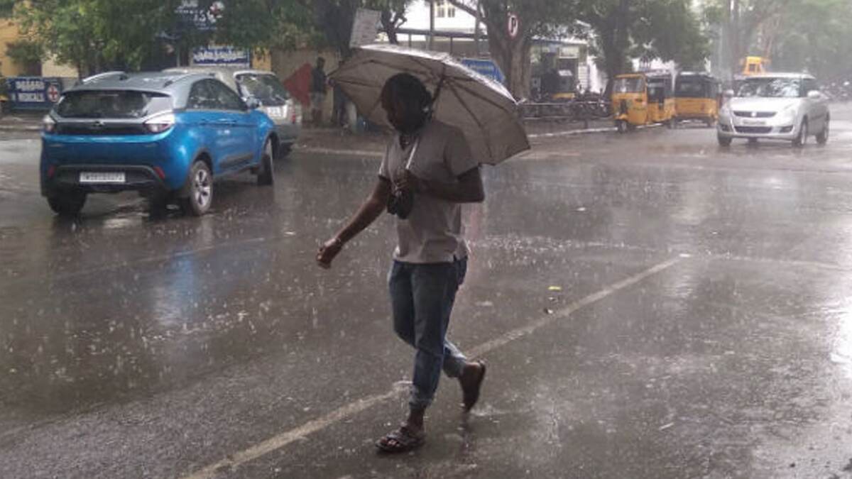 TN Weather Update: வெளுத்து வாங்கப்போகும் கனமழை.. மீனவர்களுக்கு எச்சரிக்கை.. சென்னை வானிலை ஆய்வு மையம் அறிவிப்பு..!