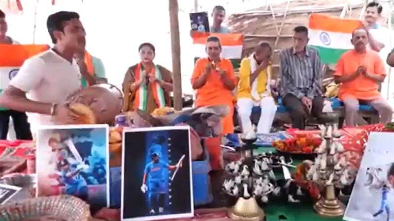 IND Vs SA Final: டி20 உலகக்கோப்பையில் இந்தியா வெற்றிபெற வேண்டி ரசிகர்கள் சிறப்பு வழிபாடு.!