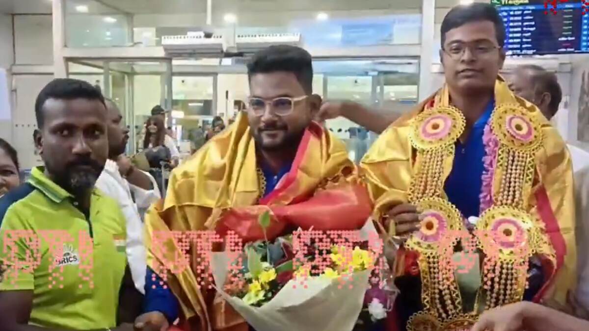 Indian Deaf Cricket Team: வெற்றியுடன் சென்னை வந்த காது கேளாதோருக்கான கிரிக்கெட் அணியின் தமிழக வீரர்கள்; உற்சாக வரவேற்பு.!