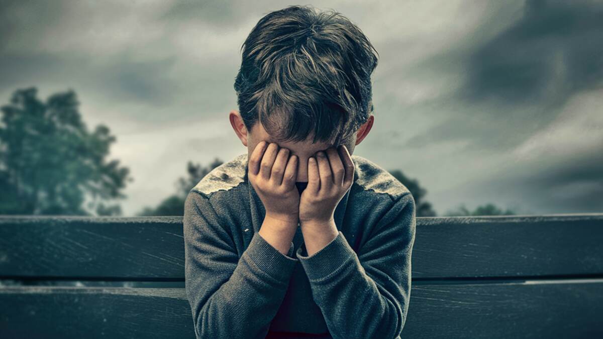 Female Friends Molest Minor Boy: 17 வயது சிறுவனை பாலியல் ரீதியாக துன்புறுத்திய தாயின் 2 தோழிகள்; தந்தையிடம் கண்ணீர்விட்டு கதறிய சிறுவன்.!