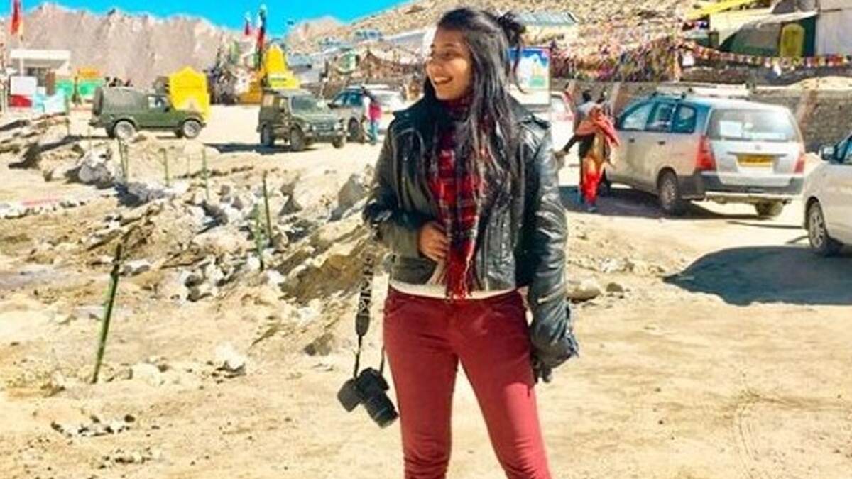 Young Woman Died: செல்ஃபி மோகத்தில் சோகம்; 300 அடி பள்ளத்தில் விழுந்த இளம்பெண்.. 6 மணிநேரம் துடிதுடித்து பலி..!