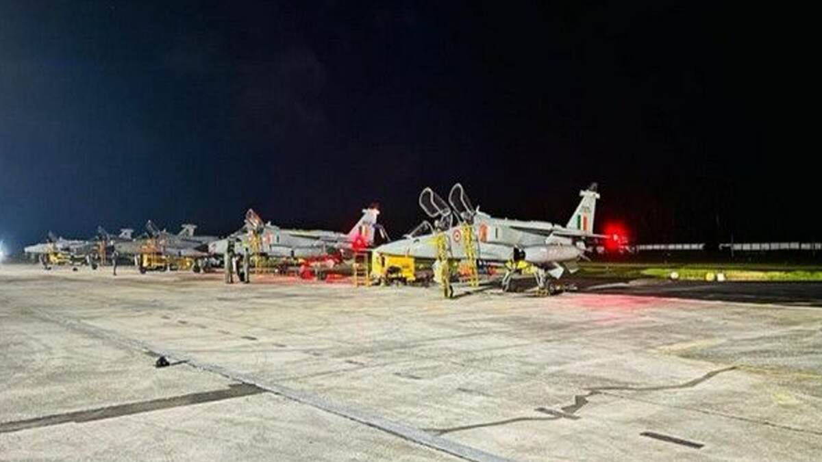 Military Airfields In Lakshadweep: லட்சத்தீவுகளில் ராணுவ விமானப்படைத்தளங்கள் அமைக்க இந்திய அரசு ஒப்புதல்..!