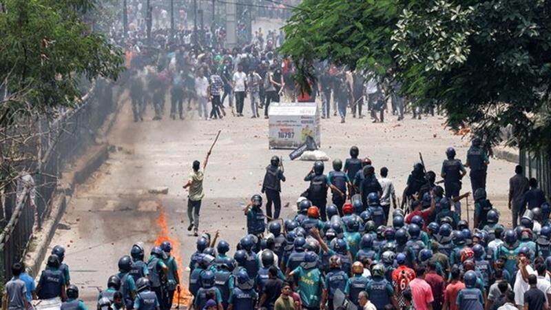 Bangladesh Crisis: வங்க தேச வன்முறை.. ஒரு மாதத்திற்கு பிறகு திறக்கப்படும் பள்ளிகள்..!
