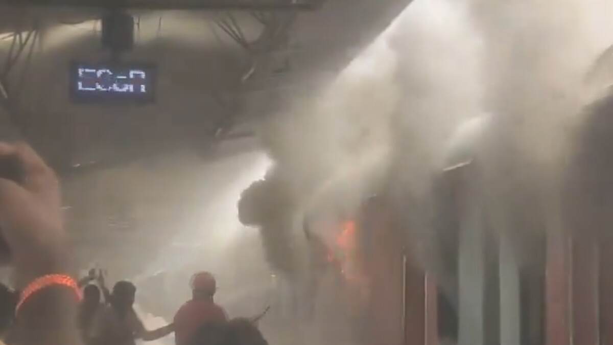 Korba Visakhapatnam Express Train Fire: விசாகப்பட்டினம் - கோர்பா விரைவு இரயில் பயங்கர தீ விபத்து; மீட்பு பணிகள் தீவிரம்.!