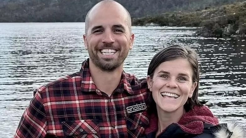 Australian Man Killed By Crocodile: மனைவியின் உயிரை காப்பாற்றிய கணவர்; ஆற்றில் முதலை கடித்து உயிரிழப்பு..!