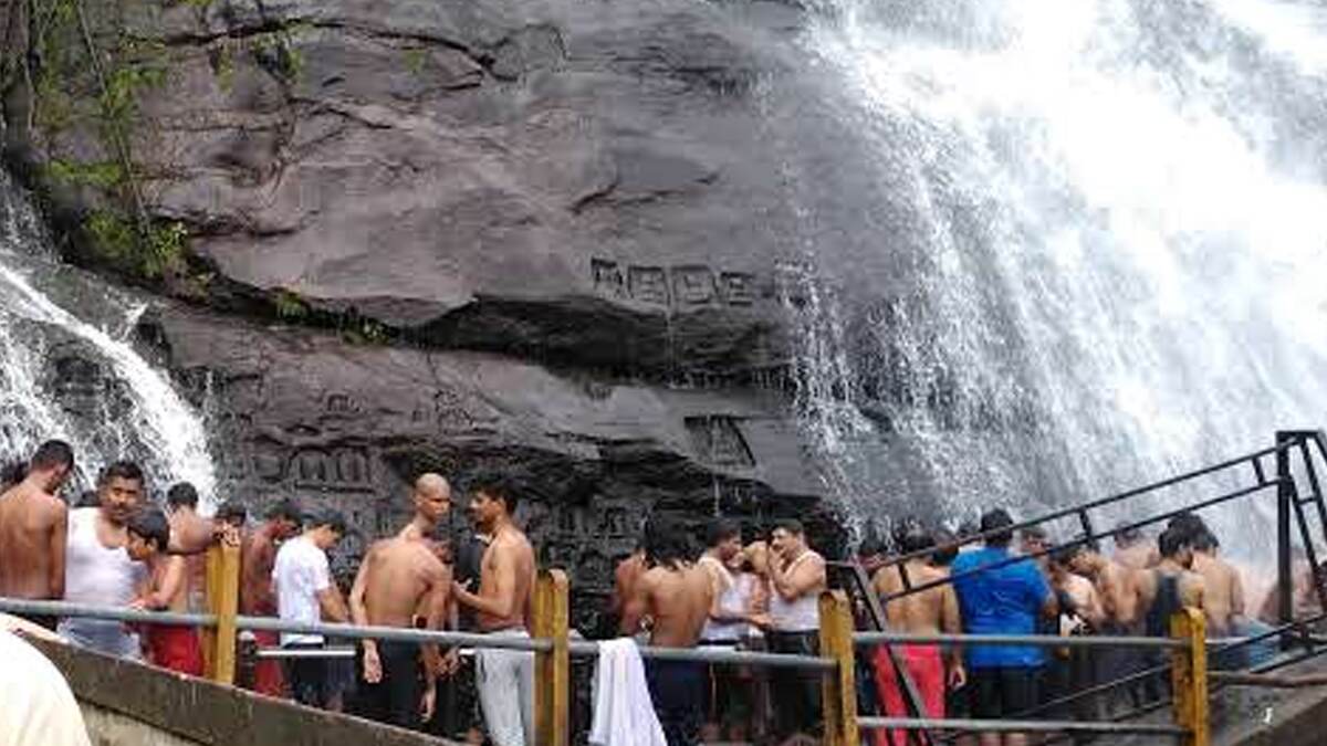 Coutrallam Waterfalls: குற்றாலம் அருவிகளில் திடீர் நீர்வரத்து அதிகரிப்பு; சுற்றுலாப்பயணிகள் குளிக்க தடை.!