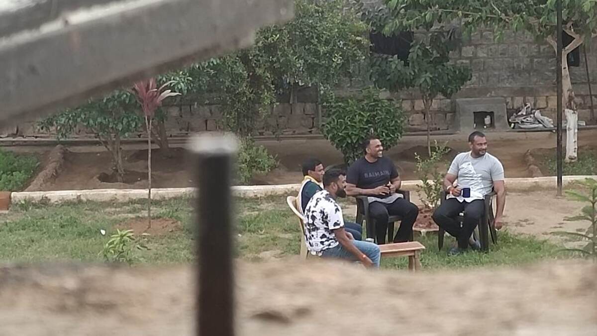 Actor Darshan's Viral Pics: சிறையில் சொகுசு வசதிகளுடன் கூத்தடிக்கும் நடிகர்.. வைரலாகும் தர்ஷன் புகைப்படம்..!