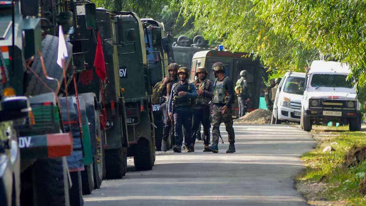 Three Terrorists Shot Dead: ஜம்மு காஷ்மீரில் துப்பாக்கிச்சூடு; பயங்கரவாதிகள் 3 பேர் சுட்டுக்கொலை..!