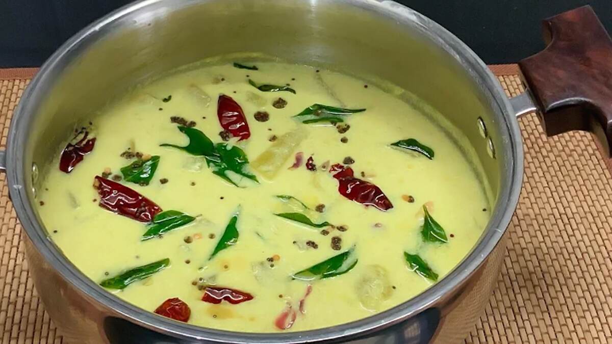 Mor Kulambu Idly Recipe: வீட்டுல புளிச்ச தயிர் நிறைய இருக்கா? இந்த மாதிரி மோர் குழம்பு இட்லி செய்யுங்க.. சூப்பராக இருக்கும்..!