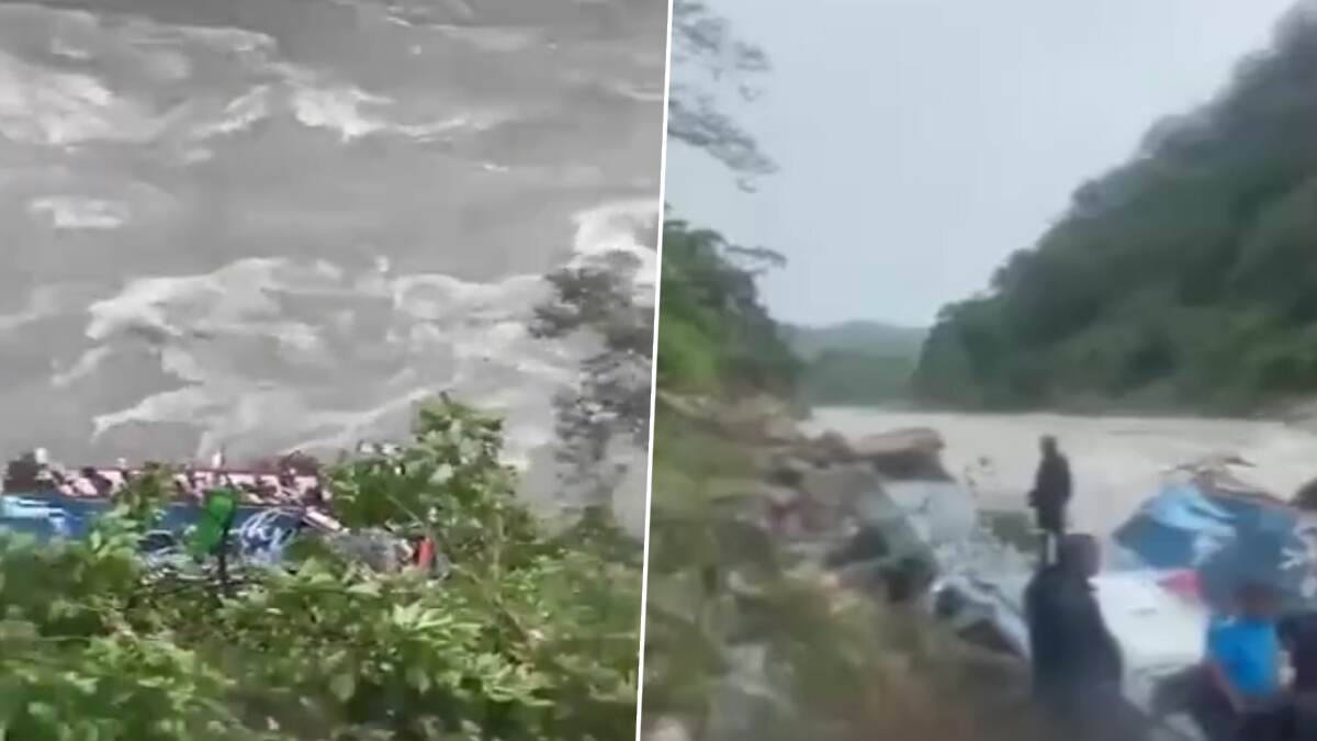 Bus Crash: ஆற்றுக்குள் பாய்ந்த பேருந்து; 14 இந்தியர்கள் நேபாளத்தில் பரிதாப பலி.. உருக்குலைந்த பேருந்து.!