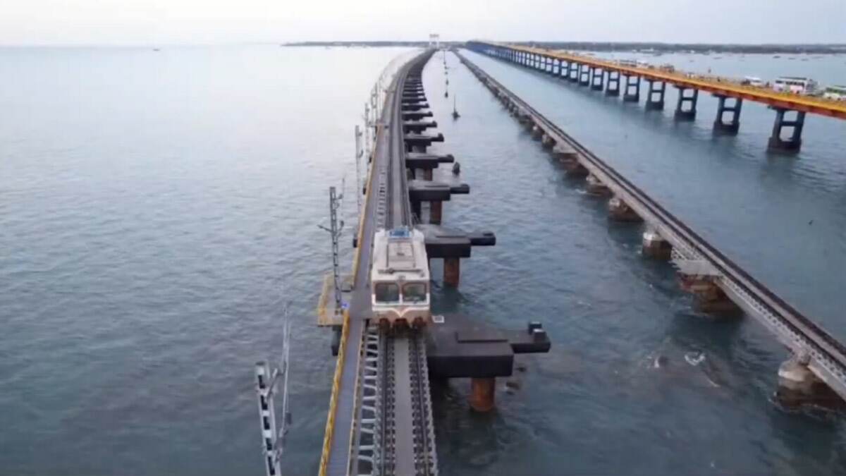 Pamban Railway Bridge: பாம்பன் புதிய பாலம்.. ரயில் இன்ஜின் சோதனை ஓட்டம் வெற்றி..!