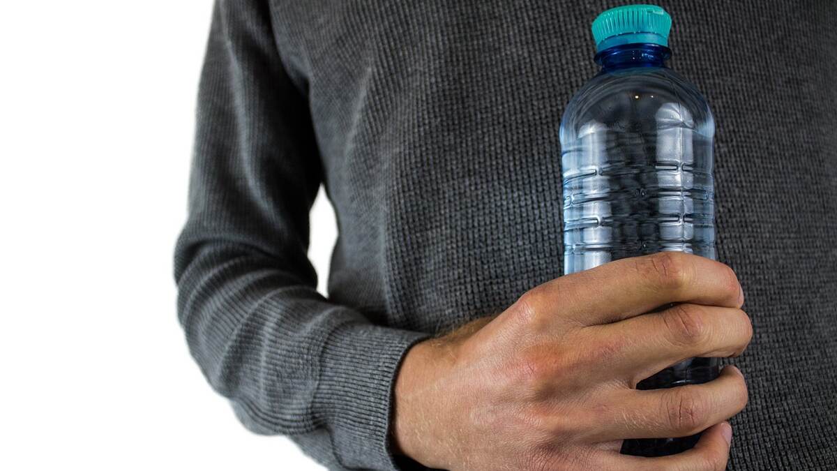 Cancer In Plastic Bottle: தினமும் பிளாஸ்டிக் பாட்டில்களில் தண்ணீர் குடிக்கிறீர்களா..? நீங்கள் கவனிக்க வேண்டியவை..!