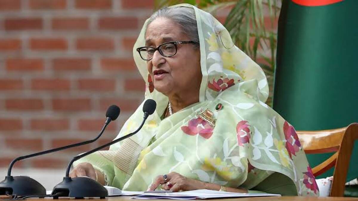 Bangladesh Under Army Rule: இராணுவ ஆட்சியின் கீழ் வந்த வங்கதேசம்.. நாட்டை விட்டு வெளியேறிய பிரதமர் ஷேக் ஹசீனா..!