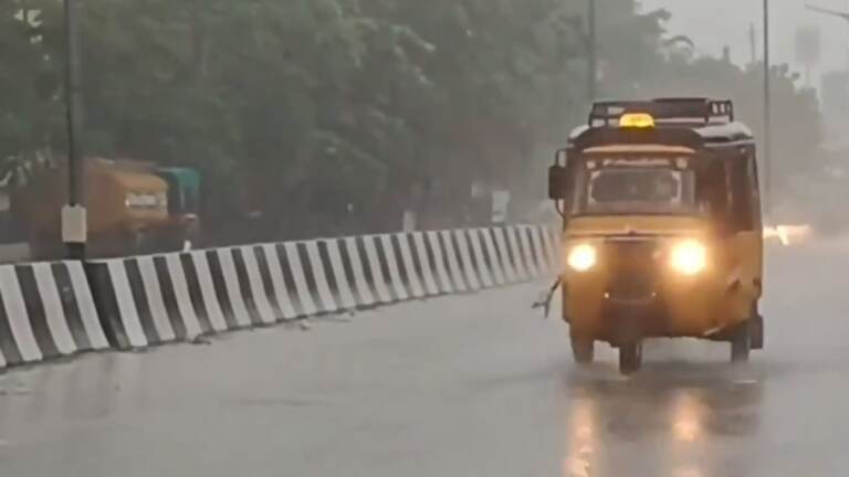 TN Weather Update: காலை 10 மணிவரையில் மழைக்கு வாய்ப்புள்ள மாவட்டங்கள்; வானிலை ஆய்வு மையம் அறிவிப்பு.!