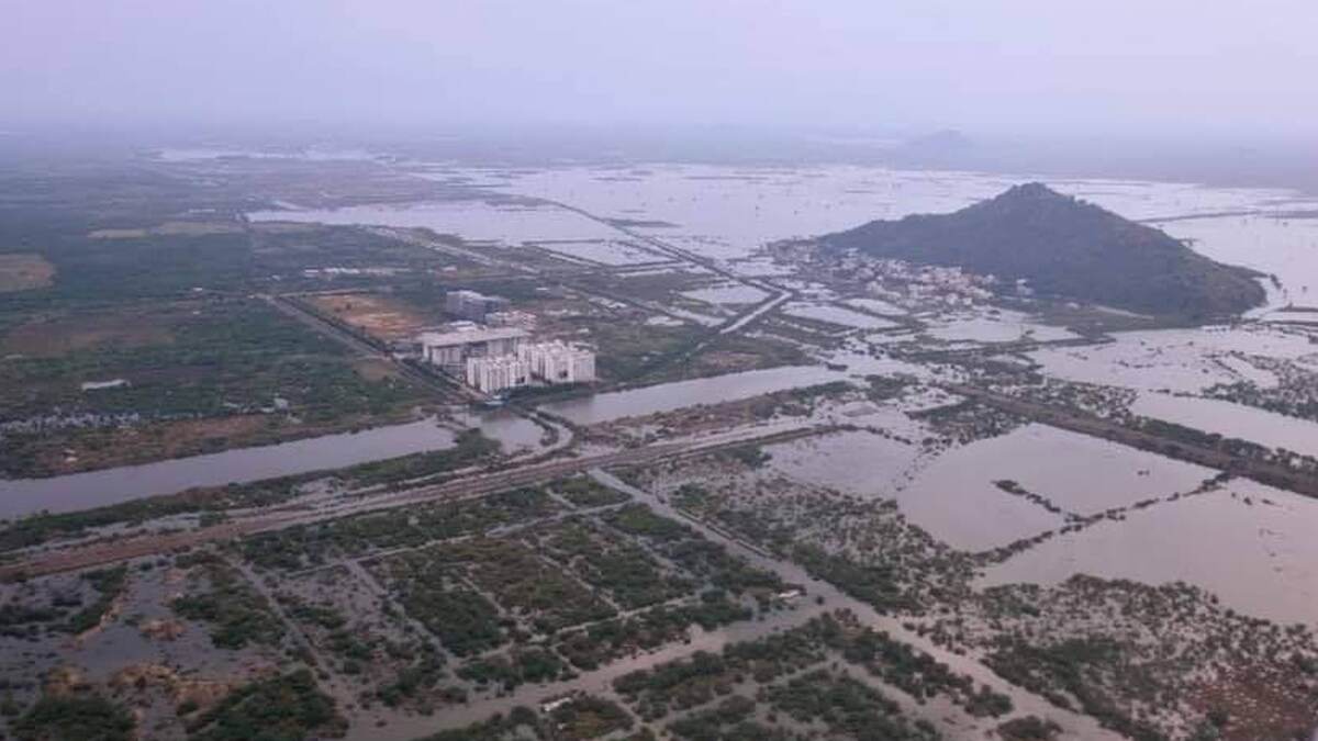 Vijayawada Rains: ஆந்திராவை புரட்டியெடுத்த கனமழை; வெள்ளத்தில் தத்தளிக்கும் நகரங்கள்..!