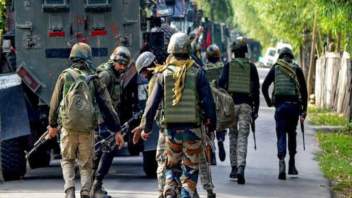Kashmir Terrorist Attack: பயங்கரவாத தாக்குதல்; 3 தீவிரவாதிகள் சுட்டுக்கொலை.. 2 ராணுவ வீரர்கள் வீரமரணம்..!