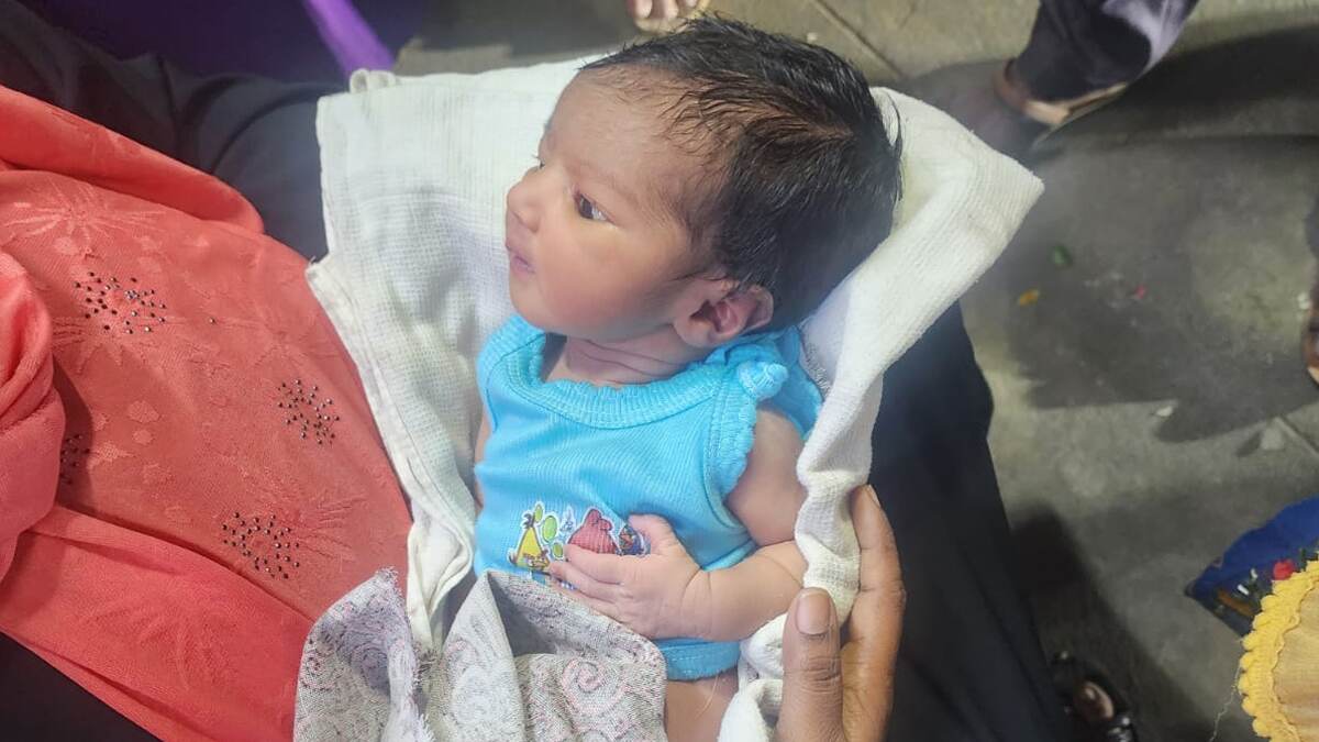 Baby Girl In Garbage Can: ஒரு மாத பெண் குழந்தை குப்பைத் தொட்டியில் கண்டெடுப்பு.. அதிர்ச்சி சம்பவம்..!