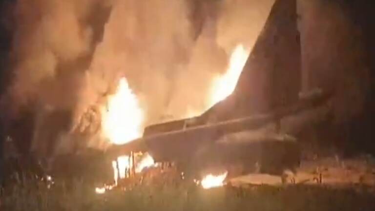 MiG 29 Crash: கண்காணிப்பு பணியின்போது பகீர்; மிக் 29 விமானம் விழுந்து நொறுங்கியது.. நல்வாய்ப்பாக உயிர்தப்பிய விமானி.!