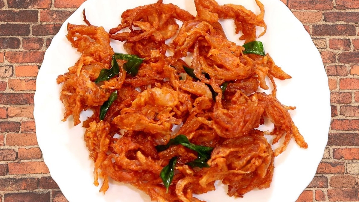 Onion Pakoda Recipe: ருசியாக மொறுமொறு வெங்காய பக்கோடா செய்வது எப்படி..? ரெசிபி டிப்ஸ் இதோ..!