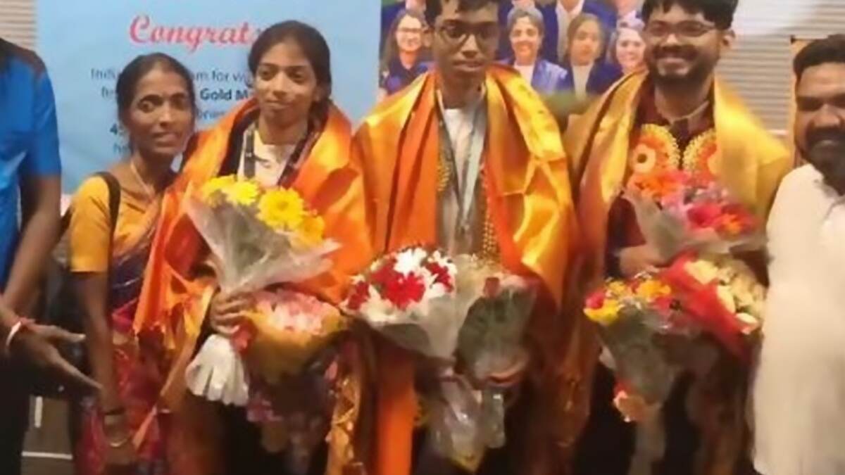 Praggnanandhaa: செஸ் ஒலிம்பியாட் போட்டியில் தங்கம்; சென்னை வந்தடைந்த ப்ரக்யானந்தா, வைஷாலி, குகேஷ்க்கு உற்சாக வரவேற்பு.!