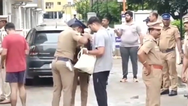 Tambaram City Police: 1000 போலீசாரை குவித்து பொத்தேரி கல்லூரிக்கு அருகே நடந்த போதைப்பொருள் சோதனை; மாணவி உட்பட 21 கல்லூரி மாணவர்கள் கைது.!