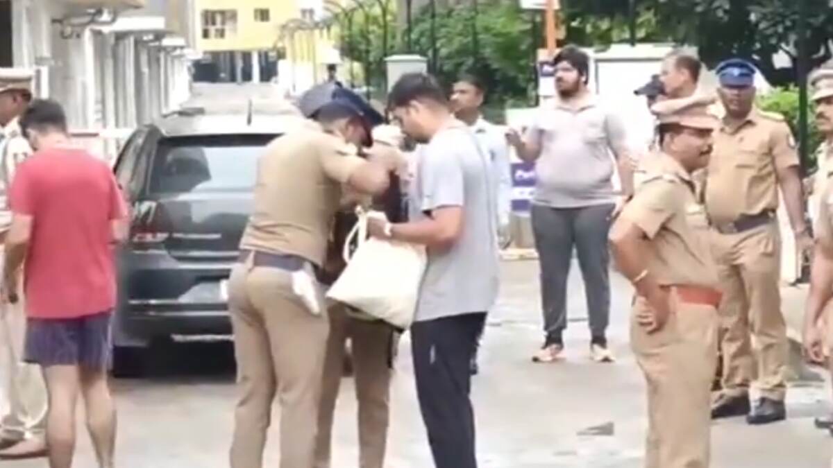 Tambaram City Police: 1000 போலீசாரை குவித்து பொத்தேரி கல்லூரிக்கு அருகே நடந்த போதைப்பொருள் சோதனை; மாணவி உட்பட 21 கல்லூரி மாணவர்கள் கைது.!