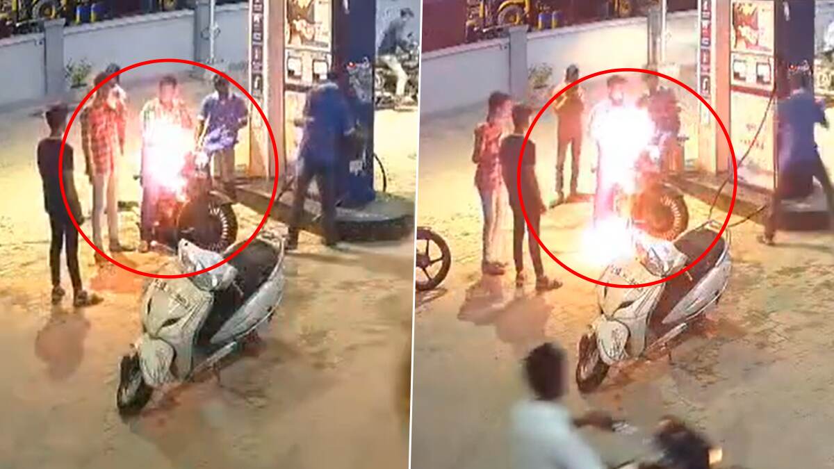 Bike Caught Fire: பெட்ரோல் நிரப்பும்போது அதிர்ச்சி சம்பவம்.. திடீரென பிடித்த தீ.. சுதாரித்த பங்க் ஊழியர்கள்.!