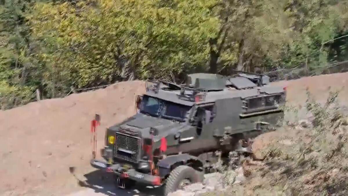 Army Jawan Killed: ஜம்மு காஷ்மீரில் பயங்கரம்.. இராணுவ வீரர் கடத்திக்கொலை; எல்லையில் பதற்றம்.!
