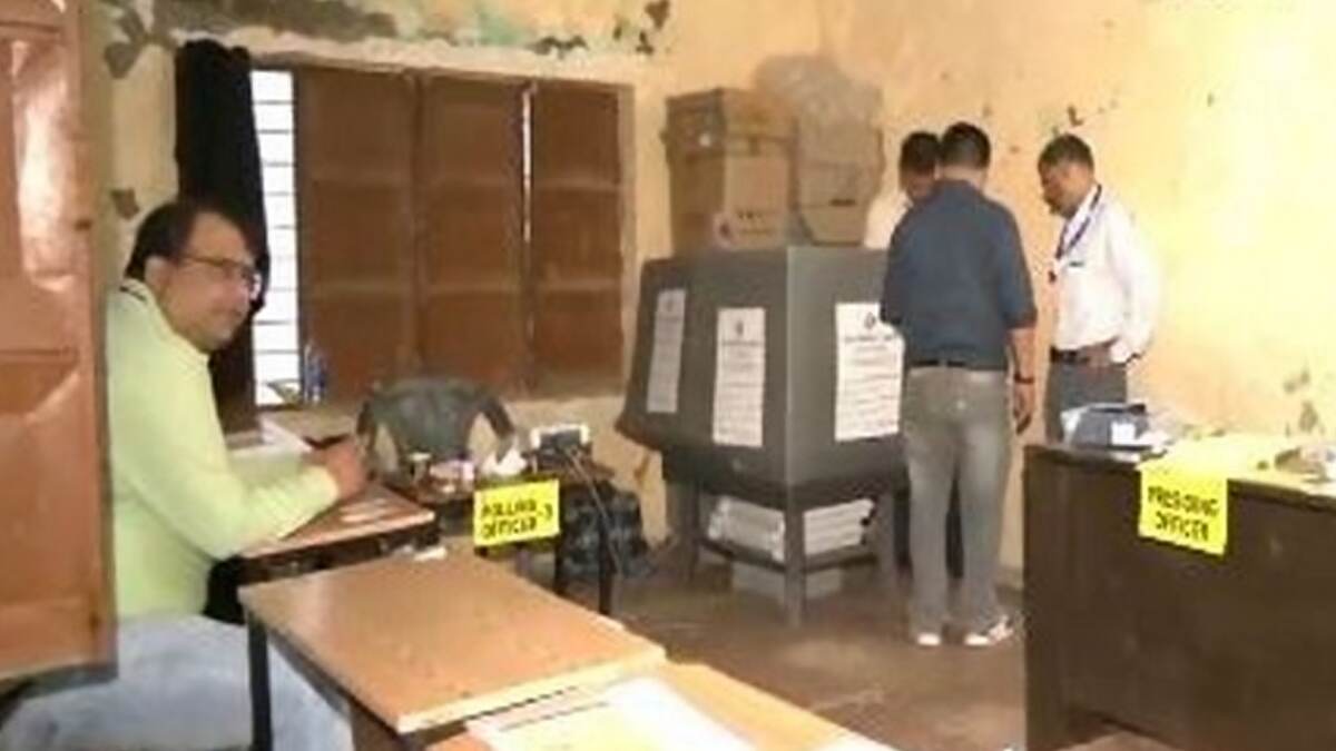 JK Assembly Poll 2024: ஜம்மு காஷ்மீரில் விறுவிறுப்புடன் தொடங்கியது இறுதிக்கட்ட வாக்குப்பதிவு; ஜனநாயக கடமையை ஆர்வத்துடன் செலுத்தும் மக்கள்.!