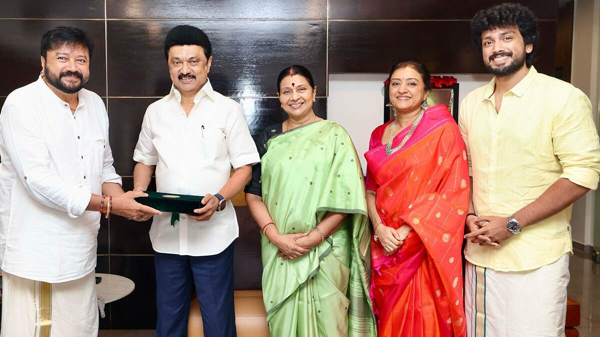 Kalidas Jayaram Marriage: நடிகர் காளிதாஸ் ஜெயராம் திருமணம்.. முதல்வர் ஸ்டாலினுக்கு நடிகர் ஜெயராம் குடும்பத்துடன் நேரில் அழைப்பு..!