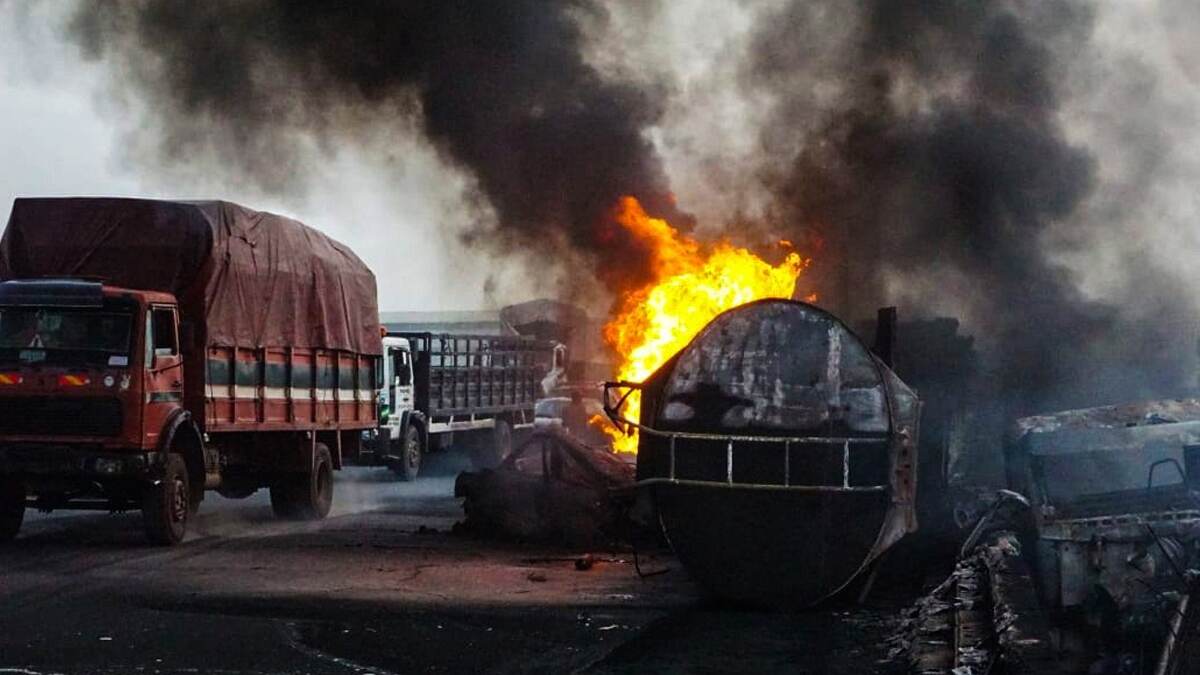 Fuel Tanker Explodes: வெடித்துச் சிதறிய எரிபொருள் டேங்கர்; 140 பேர் உடல் சிதறி பரிதாப பலி.! நைஜீரியாவில் பெரும் சோகம்.!