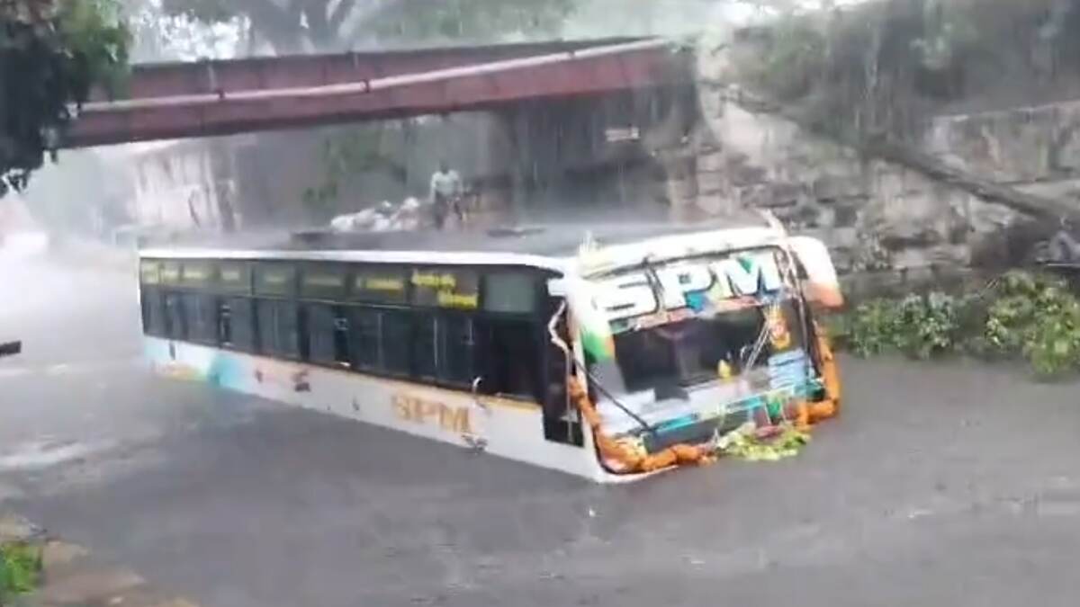 Coimbatore Flood: கோவை மாவட்டத்தில் வெளுத்து வாங்கிய கனமழை; சுரங்கப்பாதை நீருக்குள் சிக்கிய பேருந்து.!