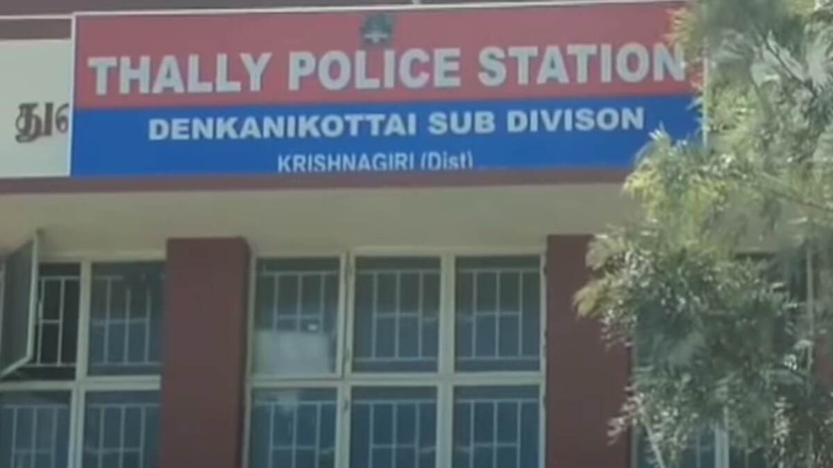 Krishnagiri Shocker: கோழித்தீவன மூட்டை சரிந்து விழுந்து அக்கா-தங்கை பரிதாப பலி; பச்சிளம் பிஞ்சை பறிகொடுத்து பெற்றோர் கண்ணீர் கதறல்.!