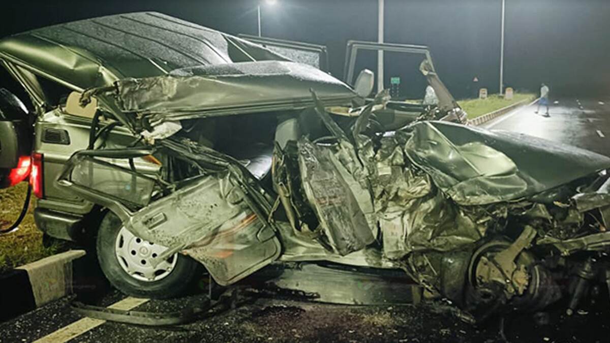 Car Van Collide: கார் - வேன் நேருக்கு நேர் மோதி 4 பேர் பலி., இரங்கலுடன், தலா ரூ.2 இலட்சம் இழப்பீடு அறிவித்த முதல்வர்.!