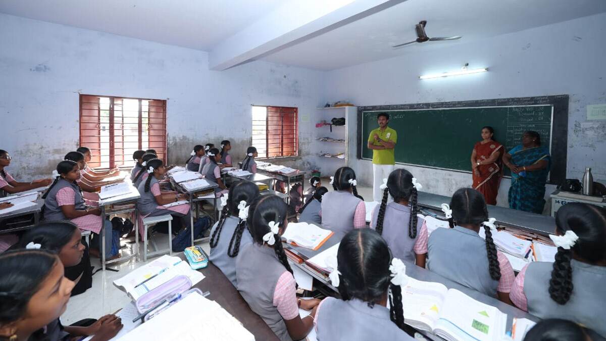 TN School Opening Date: பள்ளிகளுக்கு கோடை விடுமுறை நீட்டிப்பு?.. டுவிஸ்ட் வைத்த பள்ளிக்கல்வித்துறை.. அதிரடி உத்தரவு.!