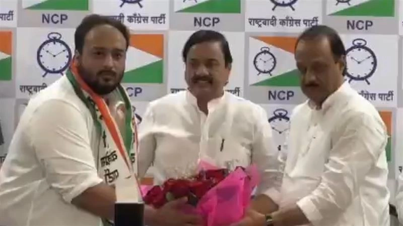Zeeshan Siddiqui: தந்தை இறந்ததும் கட்சி தாவிய மகன்; மகாராஷ்டிரா அரசியலில் அதிரடி திருப்பம்.!