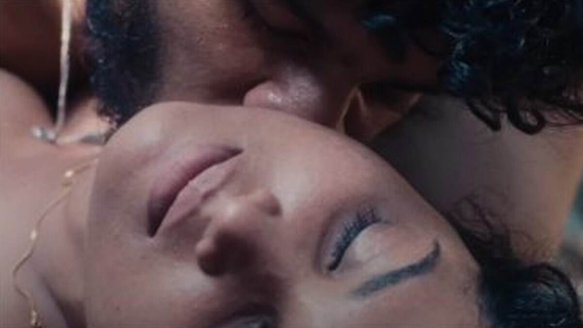Divya Prabha’s Nude Scene: பிரபல நடிகை திவ்யா பிரபாவின் நிர்வாணக் காட்சி லீக்.. இணையத்தில் வீடியோ வைரல்.!