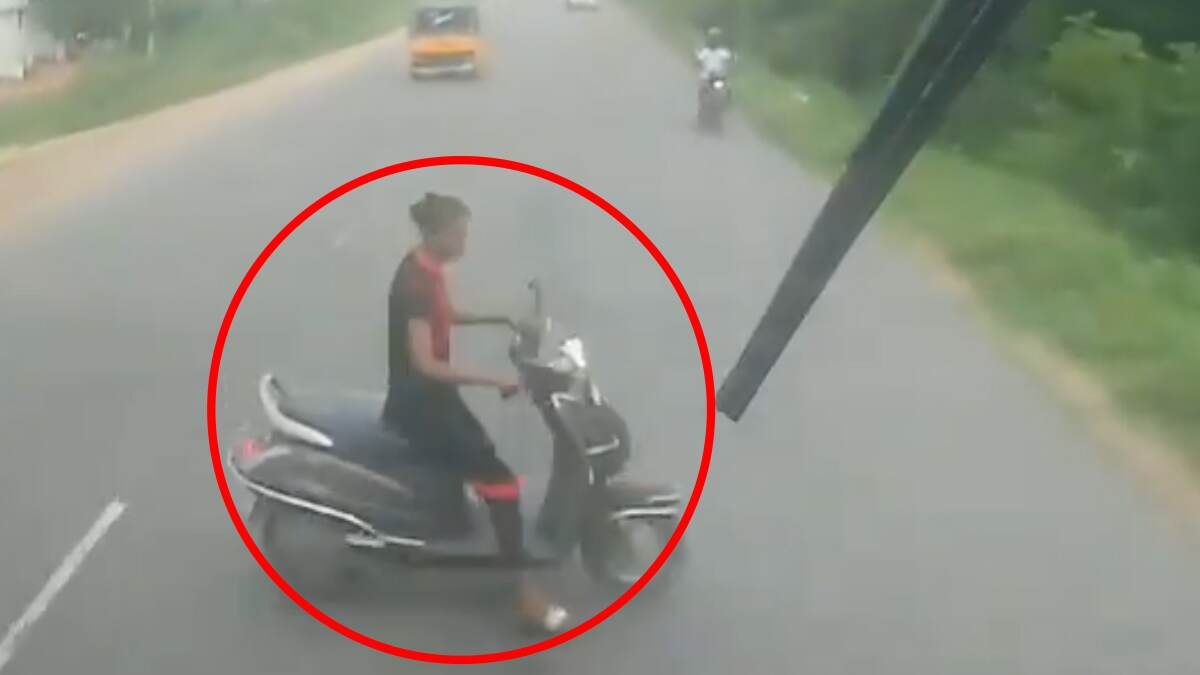 Bus Rammed into Bike: நெல்லை: முந்திச்செல்ல முயன்றதால் விபரீதம் - தனியார் பேருந்து மோதி கல்லூரி மாணவி நிகழ்விடத்திலேயே பலி.!