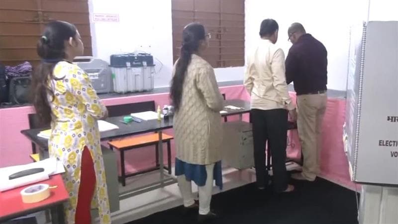 Maharashtra Election 2024: மகாராஷ்டிராவில் இன்று சட்டப்பேரவை தேர்தல்.. விறுவிறுப்பாக நடக்கும் வாக்குப்பதிவுகள்.!