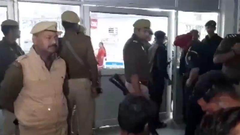 10 Infants Dead: மருத்துவக்கல்லூரி மருத்துவமனையில் பயங்கர தீ விபத்து; 10 பச்சிளம் குழந்தைகள் பரிதாப பலி.! உ.பி-யில் சோகம்..!